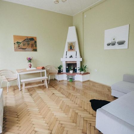 Love Nest Брашов Экстерьер фото