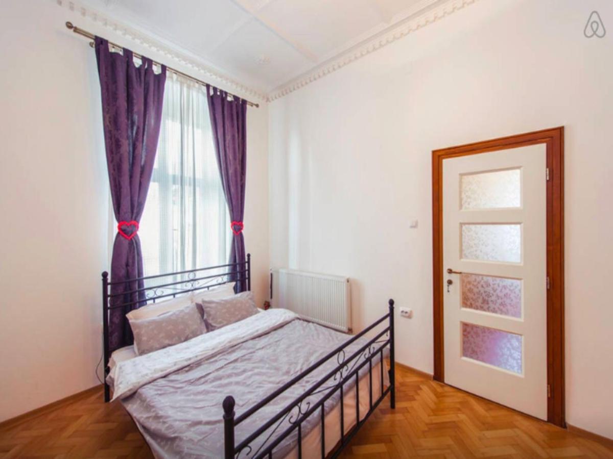Love Nest Брашов Номер фото