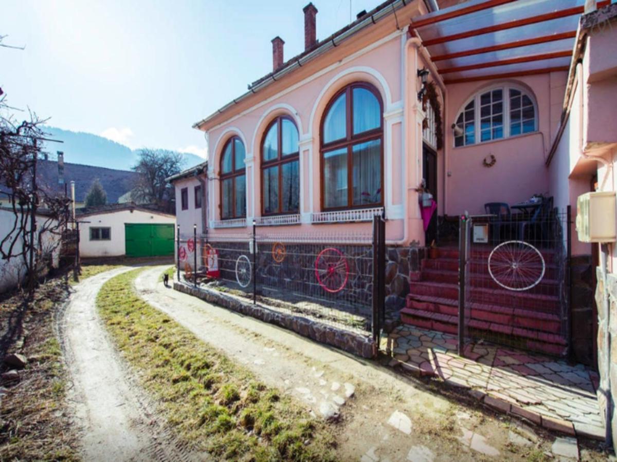 Love Nest Брашов Номер фото