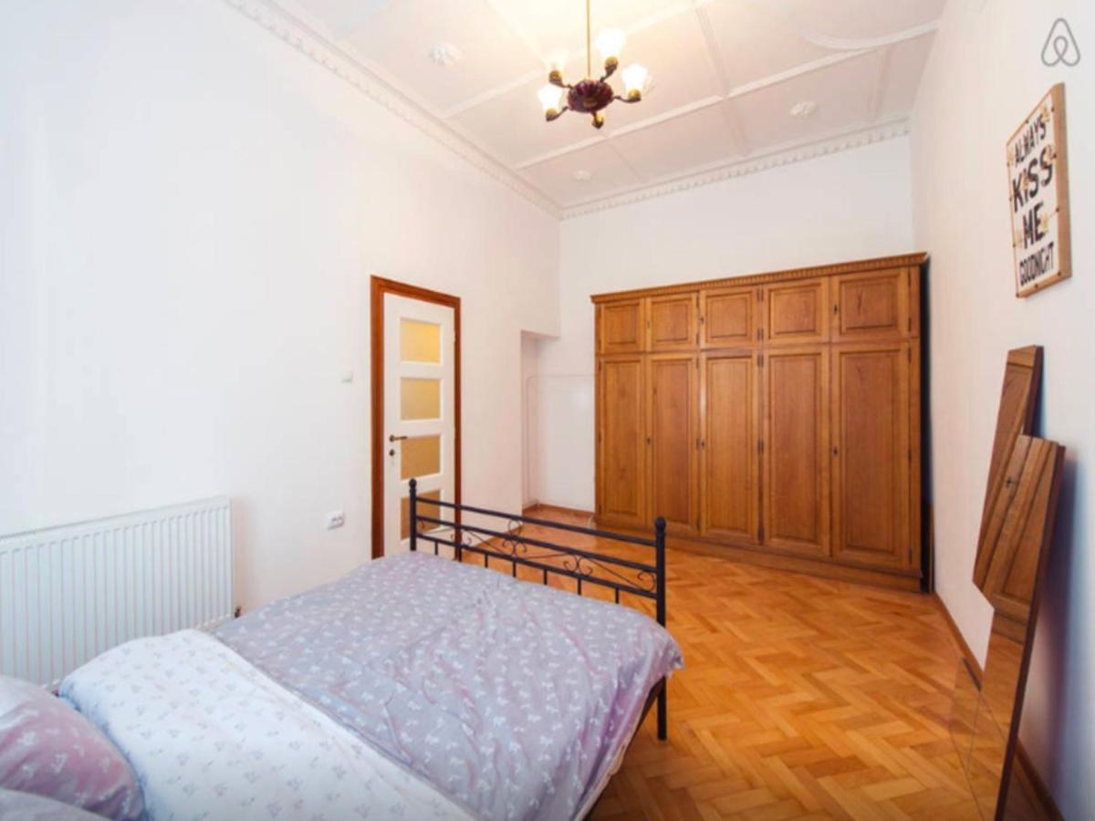 Love Nest Брашов Номер фото